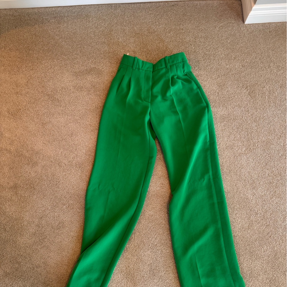 Aritzia effortless oats - green size 2